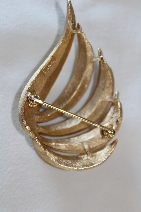 Elegant Trifari Vintage Brooch Pin - image 3