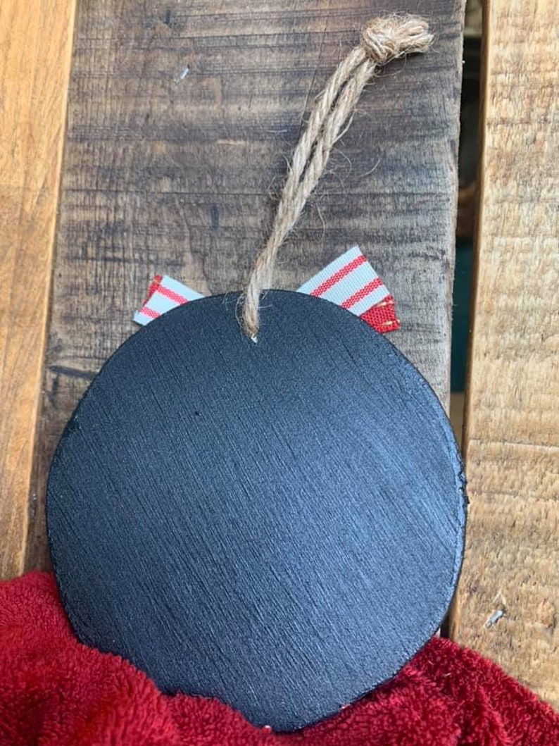 Handmade Black /& White Buffalo Plaid Christmas Ornament Santa Reclaimed Wood Rustic Old Fashioned Jute Holiday Ribbon Farmhouse Red Round