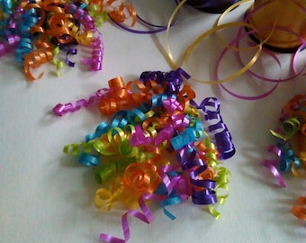 Lge GIFT BOW Rainbow Colours and Corkscrew Streamers