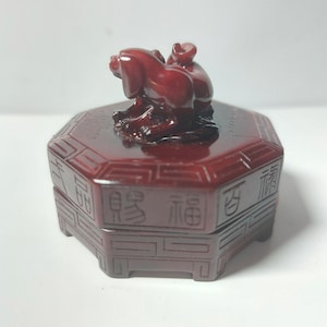 Resin red lidded pot for holding Chinese vermilion/cinnabar stamp or seal ink