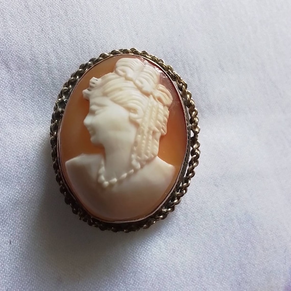 Finely Carved Shell Cameo Pendant/brooch Left Facing - Etsy display picture 1