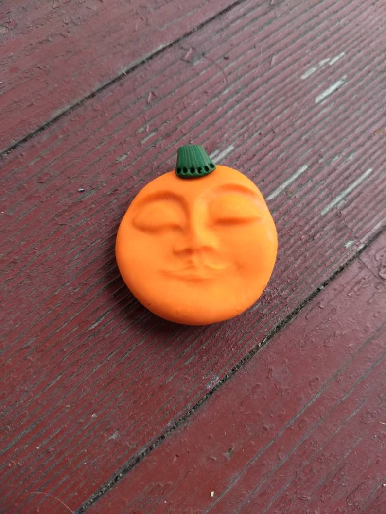 Handmade polymer clay pumpkin jack-o'lantern Halloween pin image 4
