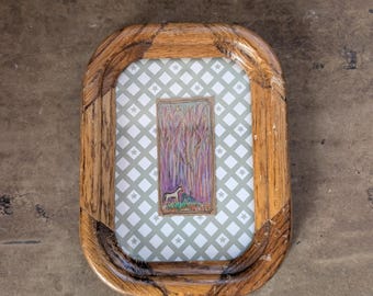 Dibujo original a lápiz de color de un unicornio en el bosque, enmarcado.