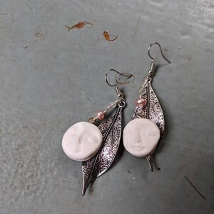 Moon and silver leaf pearl earrings