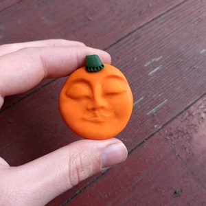 Handmade polymer clay pumpkin jack-o'lantern Halloween pin image 2