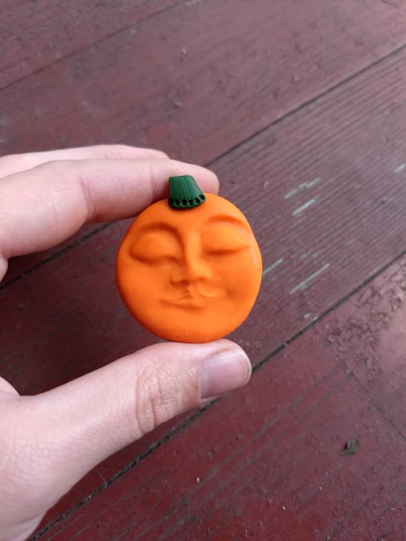 Handmade polymer clay pumpkin jack-o'lantern Halloween pin image 2