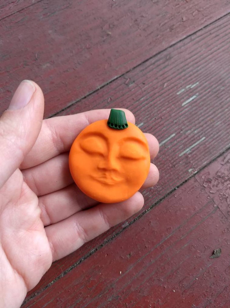 Handmade polymer clay pumpkin jack-o'lantern Halloween pin image 3