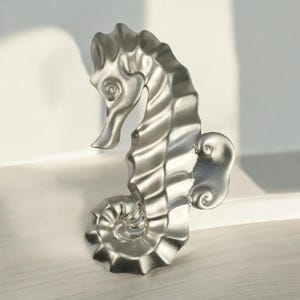 Seahorse Drawer Pulls and Knobs- Seahorse Handles, Nautical Drawer Pulls, Coastal Drawer Pulls, Sea Life Knobs, Ocean Themed Draw Pulls