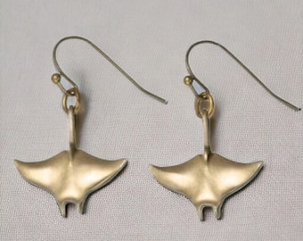 Bronze Manta ray Dangle Drop Earrings- Manta Ray Jewelry, Gifts for Stingray Lovers, Boho Jewelry, Sea Life Jewelry, Gifts For Scuba Divers