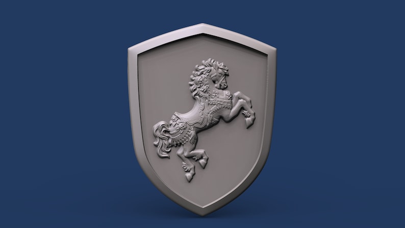 K&ouml;nnte beinhalten: Ein silberner Schild mit einer detaillierten, verzierten, dreidimensionalen Skulptur eines sich aufb&auml;umenden Pferdes.