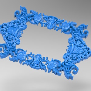Könnte beinhalten: Ein blauer, verzierter, dekorativer Rahmen mit einem floralen Design. Der Rahmen ist aus einem 3D-gedruckten Material gefertigt und hat eine glatte, glänzende Oberfläche.