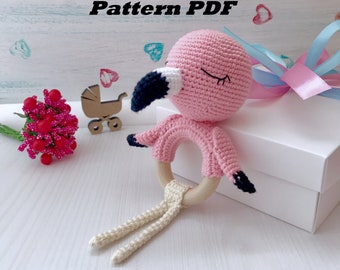 Patrón de flamenco de ganchillo PDF Sonajero pájaro rosa Juguetes orgánicos para bebés Mordedor anillo de madera Amigurumi flamenco Regalo para recién nacido Primer juguete para bebé