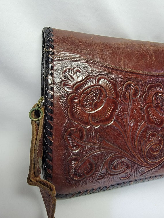 Hand-tooled vintage leather purse - image 3