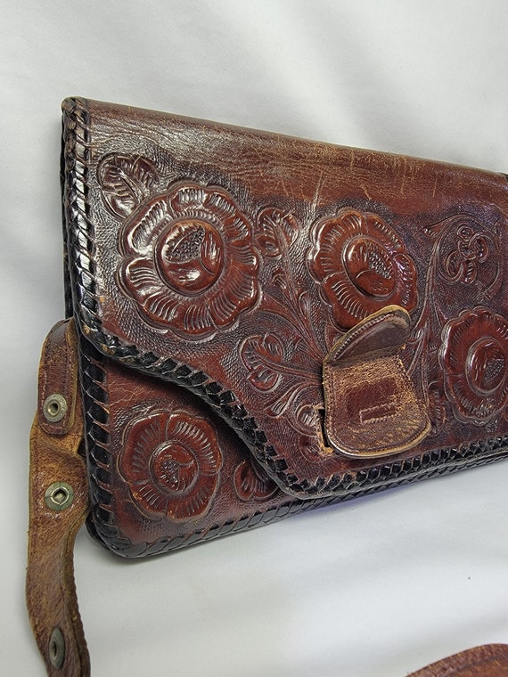 Hand-tooled vintage leather purse - image 2