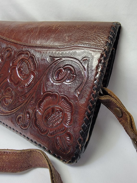 Hand-tooled vintage leather purse - image 5