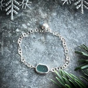 Teal Green Sea Glass Bracelet | Pebble Bracelet | Silver Heart Bracelet | Cornish Sea Glass Bracelet | Handmade Jewellery | Cornwall Gift