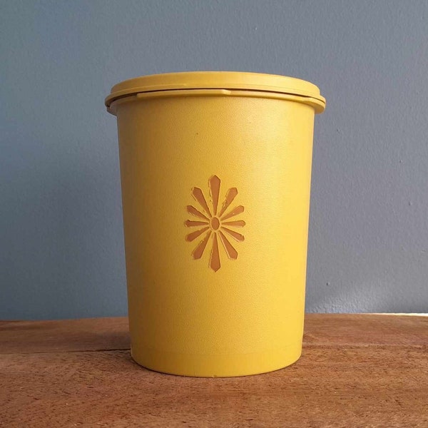 Tupperware Harvest Gold 811 5 Servalier Canister with Lid, Made in Canada | Retro, Kitchen, Vintage, Diner, 1970's, 1980's