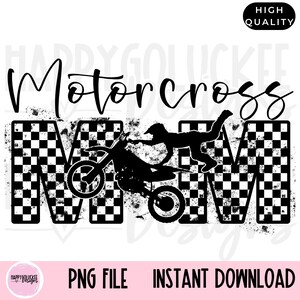 Może przedstawiać: Czarno-biała grafika z napisem "Motorcross Mom", motocyklem i zawodnikiem w powietrzu. Litery "MOM" zaprojektowano ze wzorem szachownicy. Zawiera również słowa "PNG FILE" i "INSTANT DOWNLOAD".