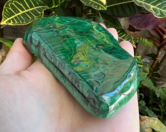 Malachite Crystal for Heart Chakra - Palm stone for Anxiety and Abundance - Malachite Crystal palmstone - Polished malachite gemstone