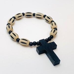 Sm Wood Cross and Bead Elastic Bracelet