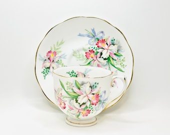 Vintage Sweet Romance Roslyn Fine Bone China England, Teacup and Saucer