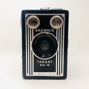 Brownie Target SIX16 カメラ Kodak Brownie Target Six-16 Camera Information | The Brownie