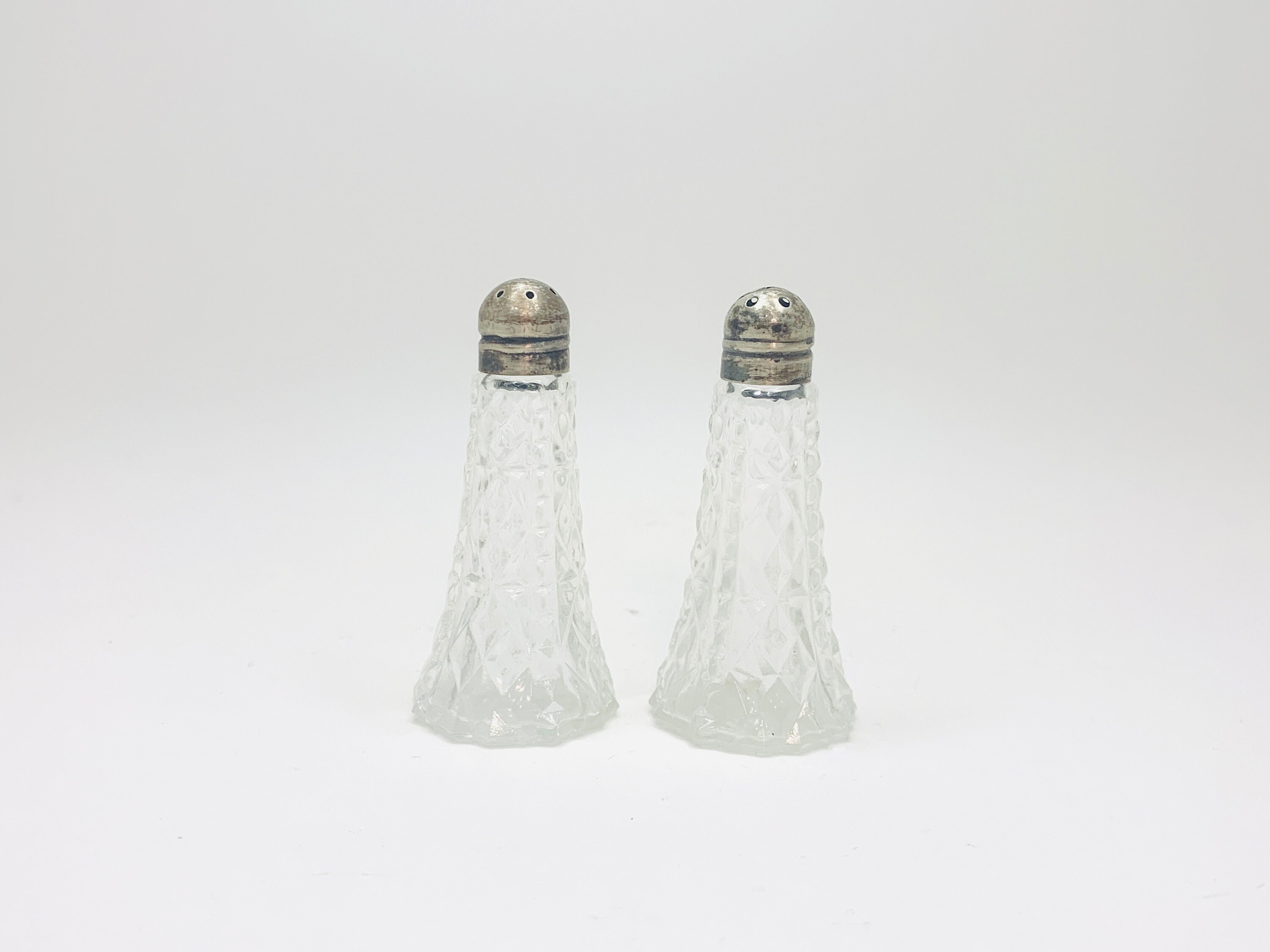 Vintage glass salt and pepper - Etsy 日本 Vintage glass salt and pepper - Etsy 日本