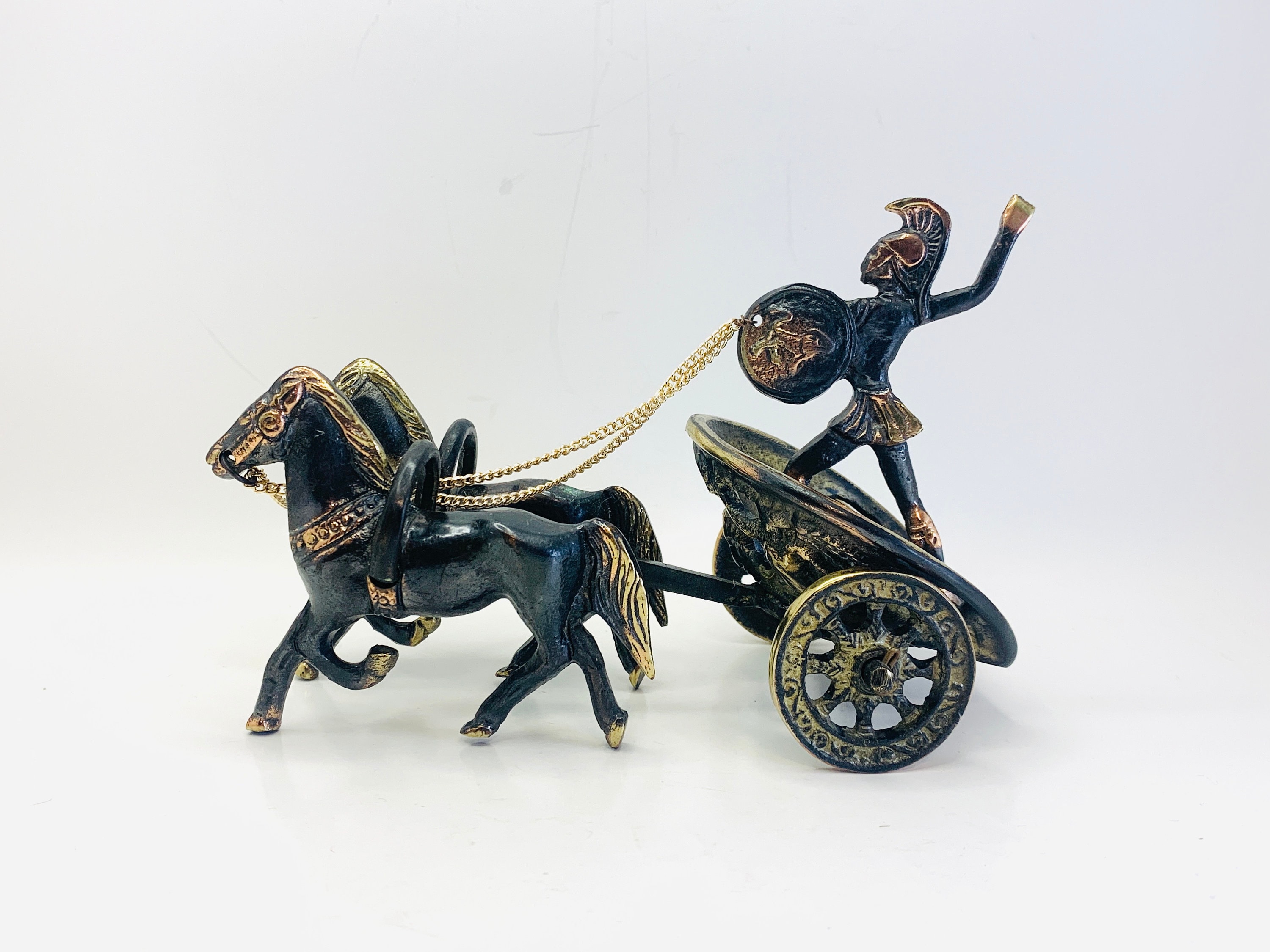ヴィンテージ風アンティーク真鍮製ローマ戦士の戦車（馬付き） - Etsy 日本
