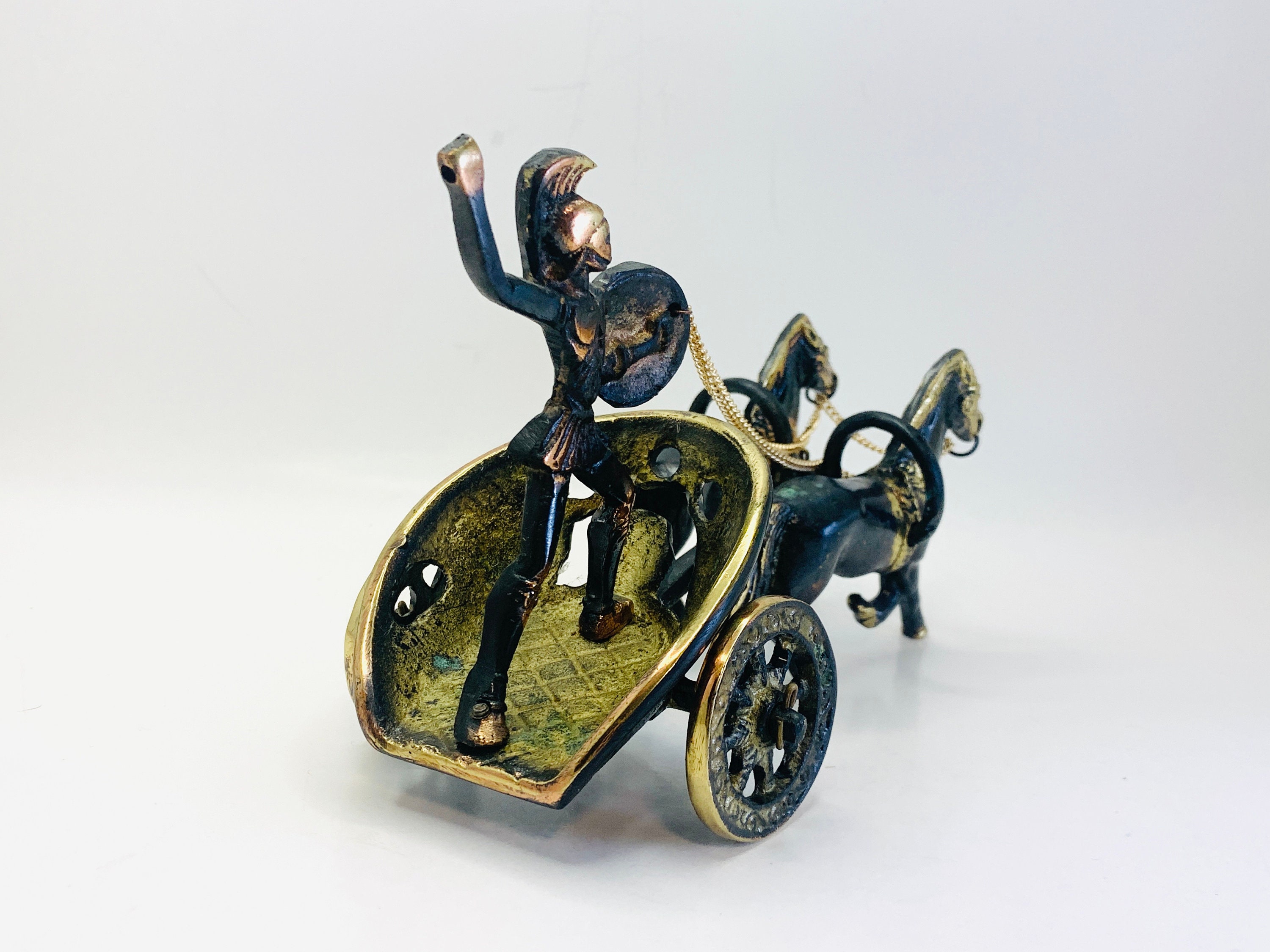 ヴィンテージ風アンティーク真鍮製ローマ戦士の戦車（馬付き） - Etsy 日本