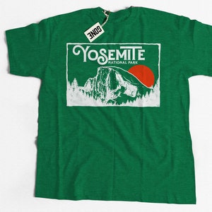 Retro Yosemite National Park Half Dome Vintage 80s Style Short-Sleeve Unisex T-Shirt