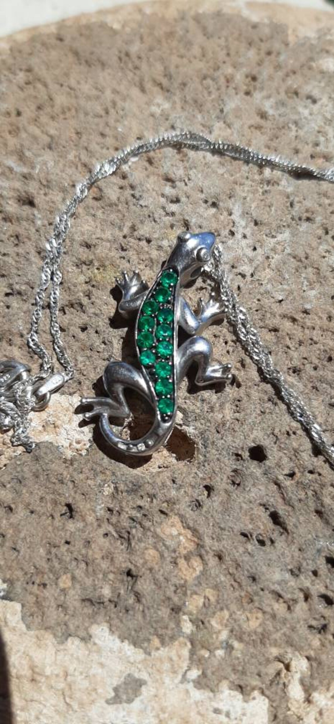 a wizards lizard green crystals a wizards lizard green crystals