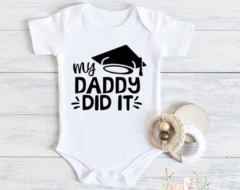 Mon papa l'a fait ! Body/t-shirt, mon père est diplômé et il l'a fait pour moi, chemise pour bébé bambin diplômé universitaire, chemise pour diplômé 2022 bébé