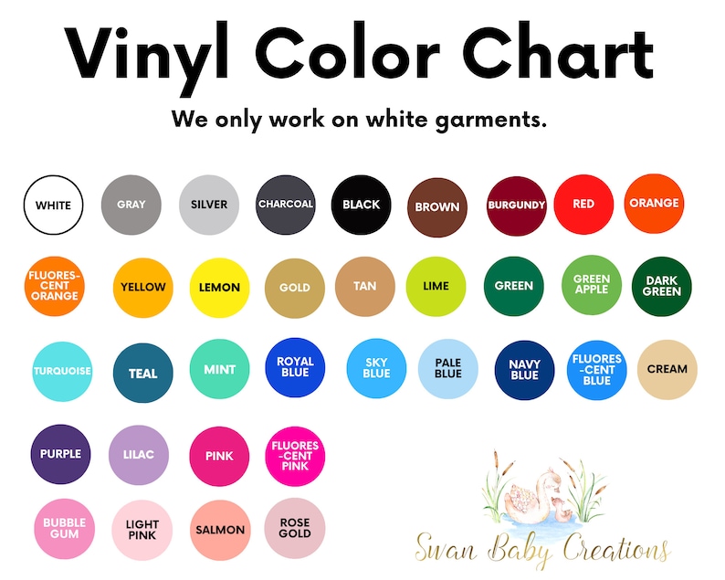 K&ouml;nnte beinhalten: Vinyl-Farbkarte mit einer Vielzahl von Farben, darunter Wei&szlig;, Grau, Silber, Anthrazit, Schwarz, Braun, Burgunder, Rot, Orange, Gelb, Zitronengelb, Gold, Braun, Limette, Gr&uuml;n, Apfelgr&uuml;n, Dunkelgr&uuml;n, T&uuml;rkis, Teal, Mint, K&ouml;nigsblau, Himmelblau, Hellblau, Marineblau, Fluoreszierendes Blau, Creme, Lila, Flieder, Rosa, Fluoreszierendes Rosa, Kaugummi, Hellrosa, Lachs und Ros&eacute;gold. Die Karte ist mit "Vinyl Color Chart" und "We only work on white garments." beschriftet.