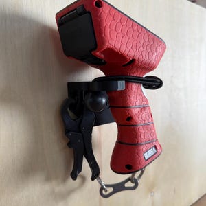 Bubba Fish Scale Holder: 3D Printed PETG Mount with Bungie