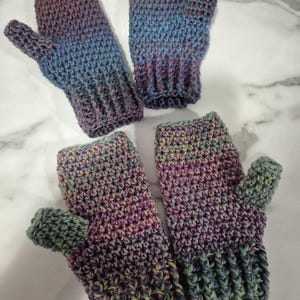 Children&#39;s rainbow fingerless gloves in Bendigo Woollen Mills 100% pure wool yarn in various sizes.