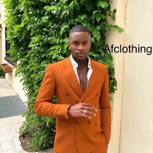 Donkeroranje double-breasted pak: slim-fit kleding voor bruiloft