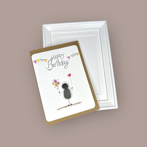 Kieselkärtchen handgeschrieben - Happy Birthday - incl. Rahmen 13x18 cm in weiß - Karte mit Einleger und Umschlag - Sticker - Geschenk -