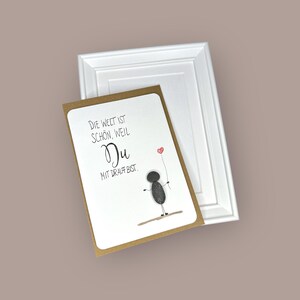Kieselkärtchen handgeschrieben - Die Welt ist schön... - incl. Rahmen 13x18 cm in weiß - Karte mit Einleger - Umschlag - Sticker - Geschenk