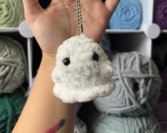 Crochet Ghost Keychain, Spooky Backpack Buddy, Halloween Lover Gift