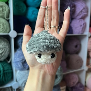 2 &quot;Gehäkelte Smoky Grün Pilz Pop Schlüsselanhänger, Pilz Fidget Schlüsselanhänger, Pilz Angst Spielzeug, nettes Schlüsselanhänger für Schlüssel, Pilz-Liebhaber-Geschenk