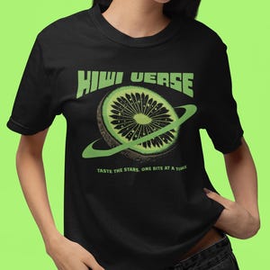 Kiwi Universe Graphic T-Shirt: Unisex Vintage Style, Eco-Friendly Cotton