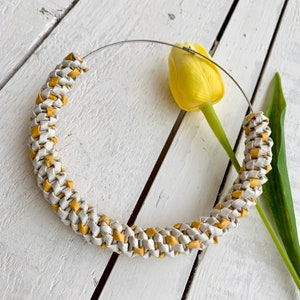 Collana da donna in carta, ecosostenibile ed eco-friendly