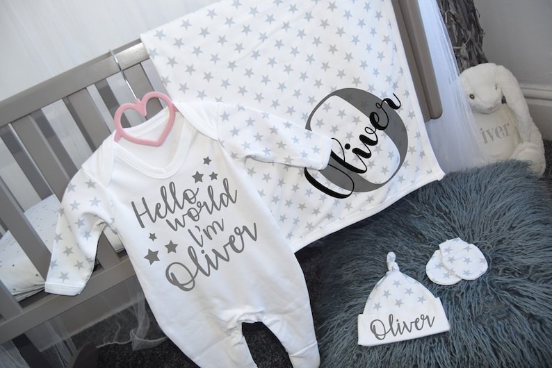Personalised Hello World I/'m Name Babygrow and Hat Set Hospital Outfit New Baby