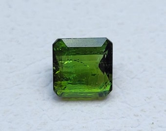 33 カラットのピンクの天然バイカラー トルマリン カボションのロット