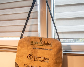 Torba listonoszka z recyklingowanego worka po kawie: Nikaragua Burlap Crossbody