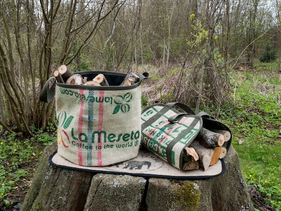 Panier à bûches vert et sac de transport de bois de chauffage