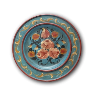 Four handmade wooden plates, painted with flowers. flower plates, painted flowers on a plate, old kitchen decoration