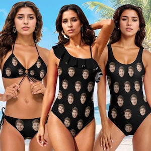 Peut inclure: Trois femmes portant différents styles de maillots de bain avec un motif répété d'un visage d'homme. Les maillots de bain sont noirs avec une pièce, un haut et un bas de bikini et une pièce avec un volant.