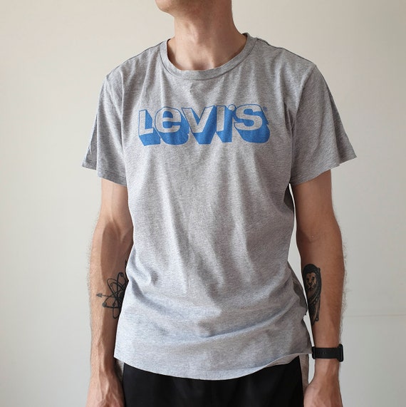 levi's gray shirt