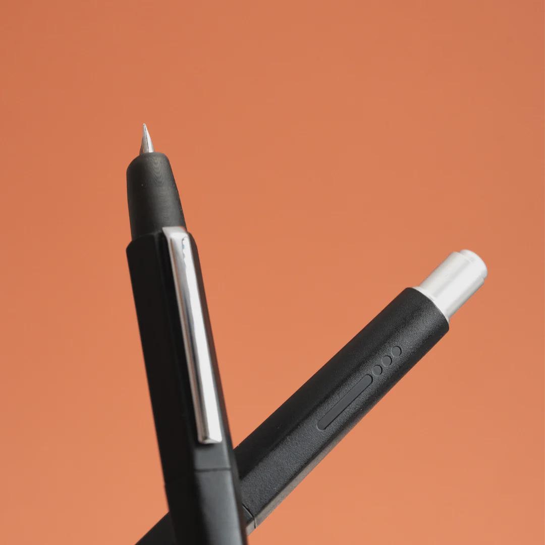 エンドレスクリエイター ノック式万年筆 - 滑らかなブラックABS樹脂